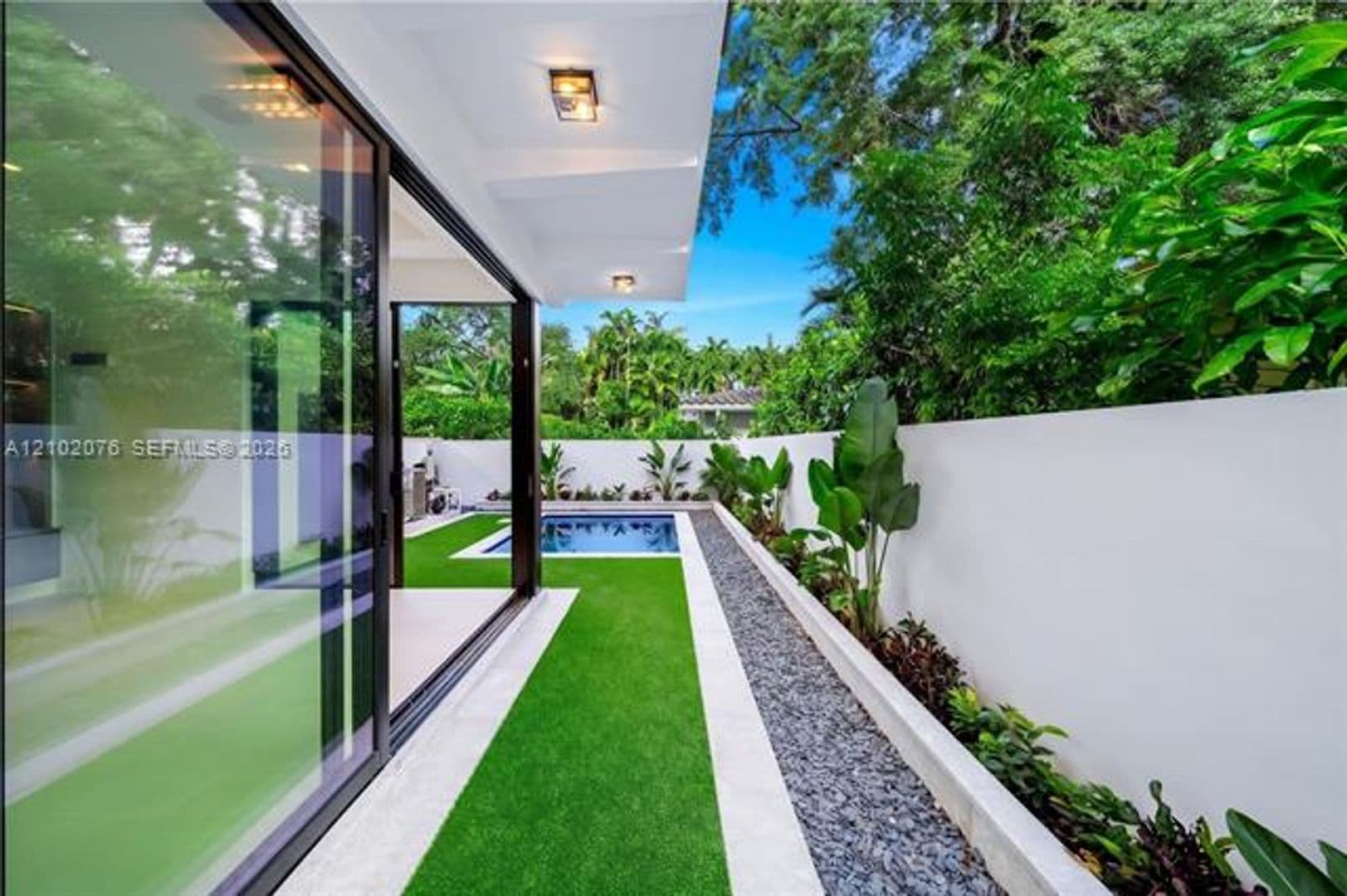 Coral Gables Townhome: 2710 Le Jeune Rd th 2710