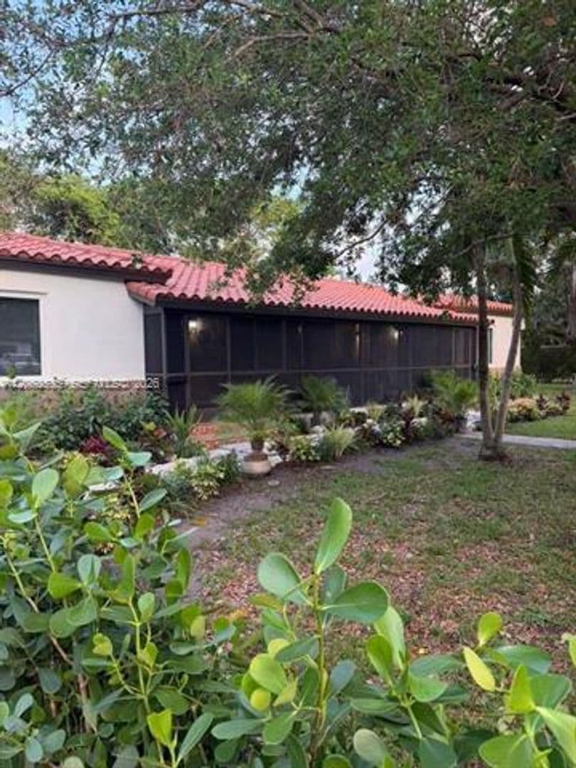 Biscayne Park House: 11201 NE 10th Ave cu-11203