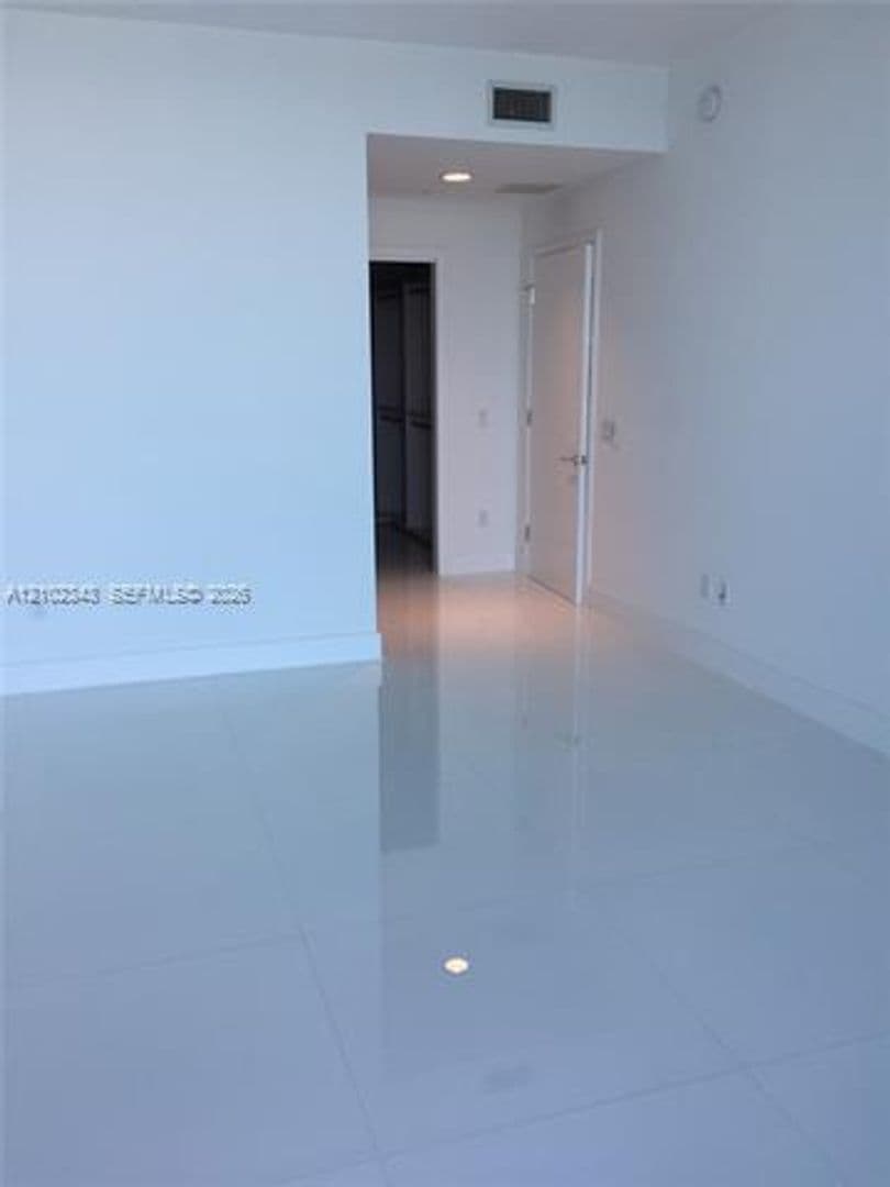 Key Biscayne Condo: 350 Ocean Dr cu-704N