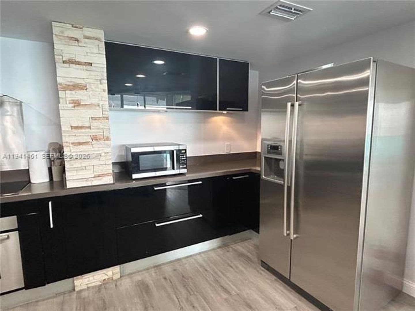 Hollywood Condo: 4001 S Ocean Dr cu-PH11