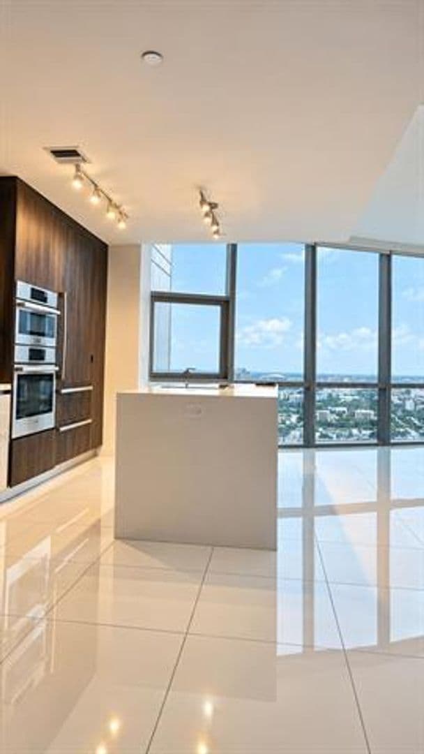 Miami Condo: 851 NE 1st Ave cu-3502
