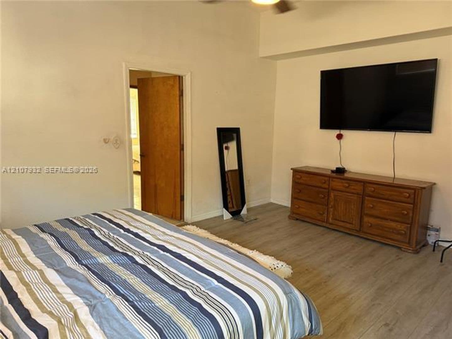 Hialeah House: 3293 W 77th Pl # 3293