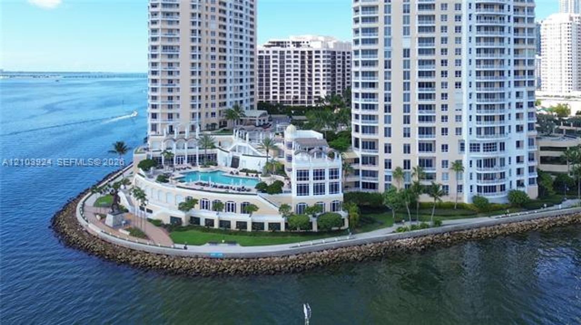 Miami Condo: 848 Brickell Key Dr cu-306