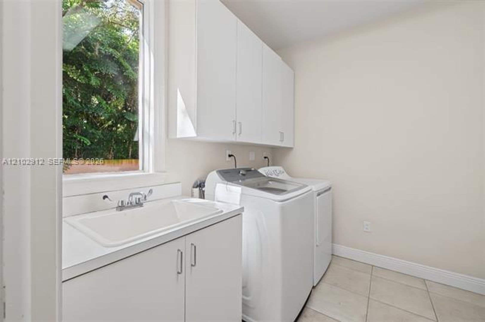 Coral Gables House: 11001 Old Cutler Rd # 11001