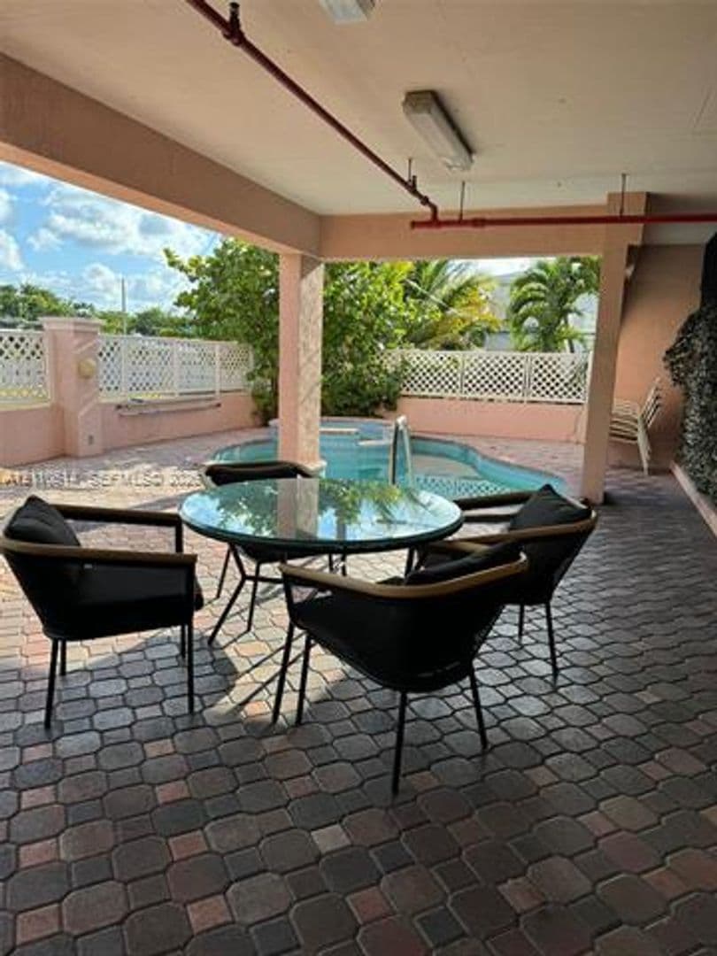 Surfside Condo: 8816 Collins Ave cu-304