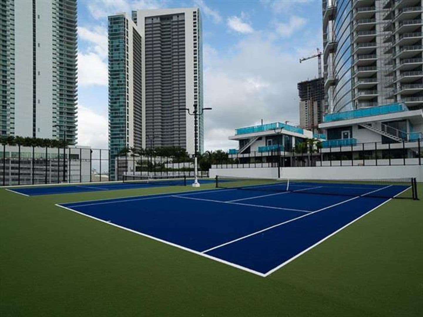 Miami Condo: 851 NE 1st Ave cu-2402