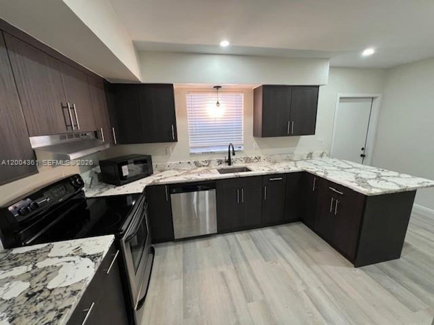 Miami House: 2500 SW 58th Ave # 2500