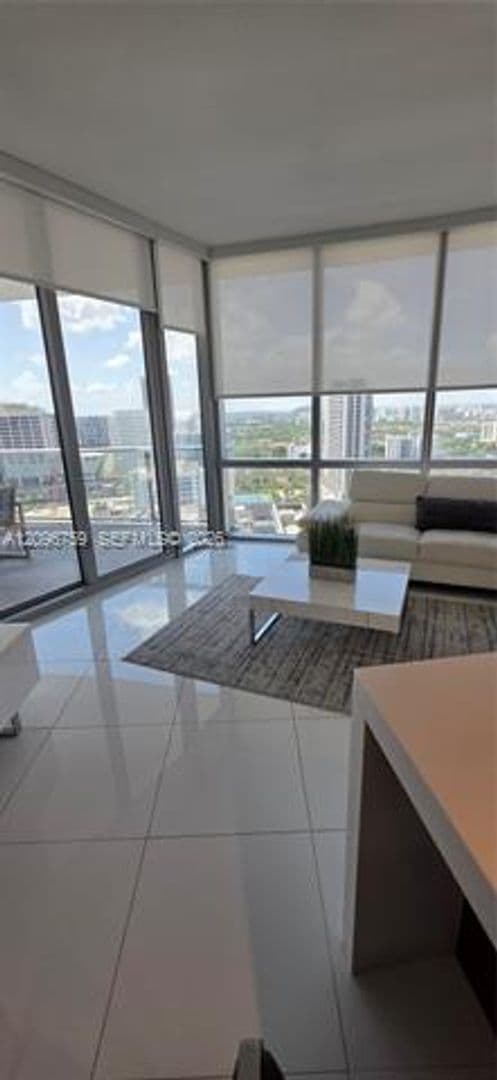 Miami Condo: 851 NE 1st Ave cu-2104