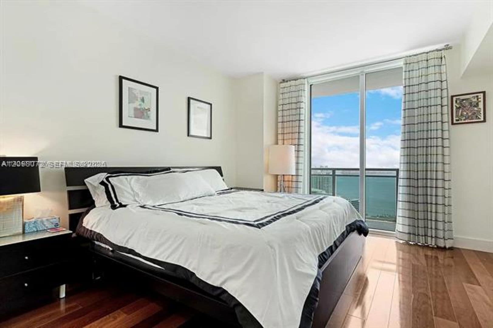 Miami Condo: 950 Brickell Bay Dr cu-3710