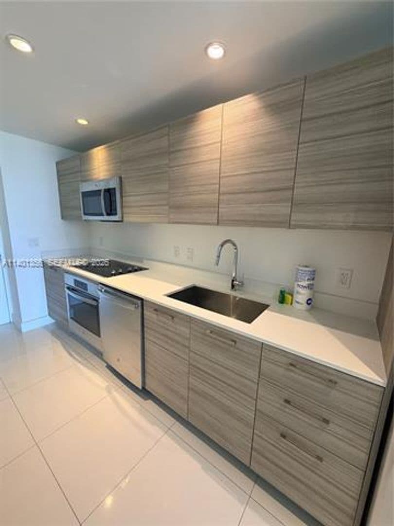 Miami Condo: 121 NE 34 St cu-2215