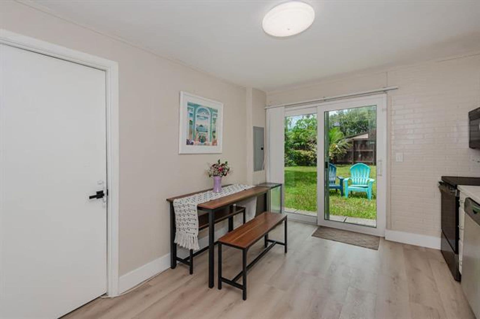 Hollywood House: 5631 Freedom St # 5631