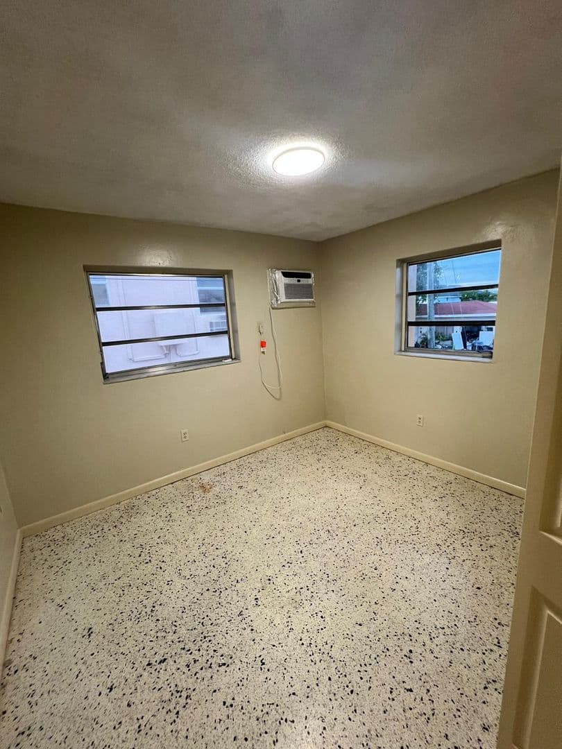 Miami Apartment: 1912 sw 2nd st apt 4