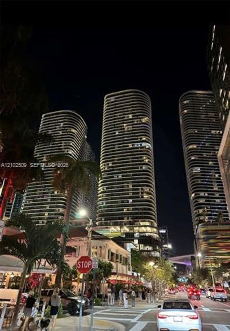 Miami Condo: 45 SW 9th St cu-3010
