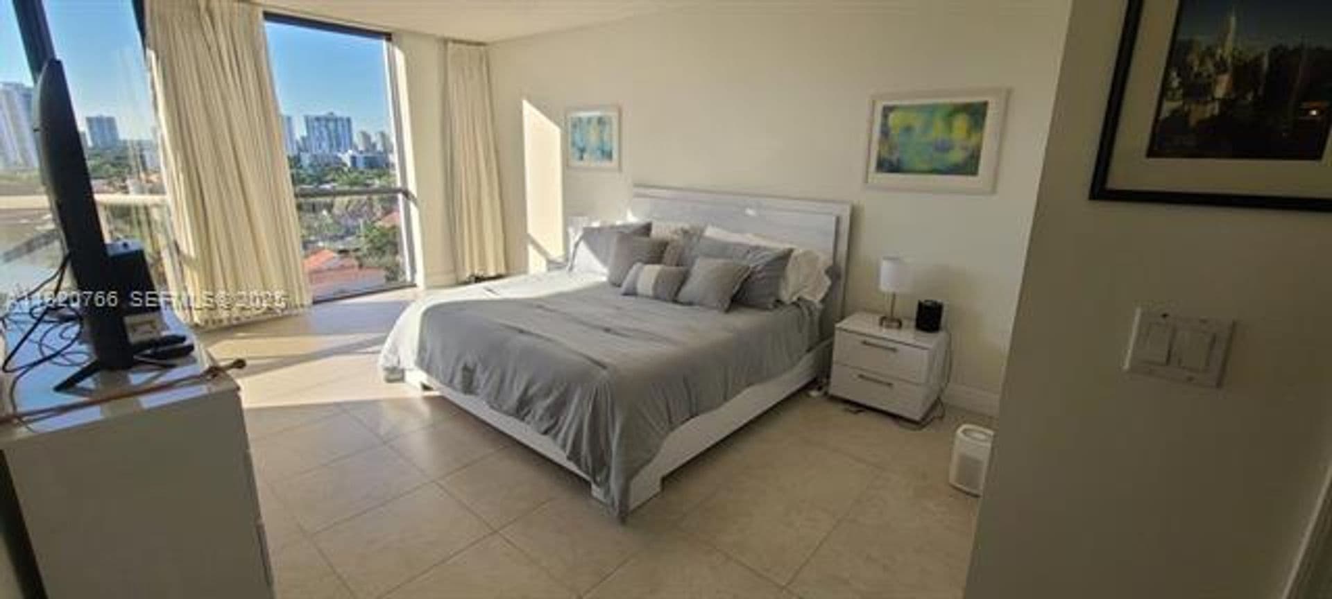 Aventura Condo: 3600 Yacht Club Dr cu-1204