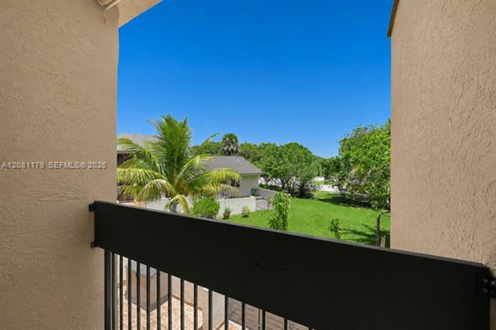 Miami Townhome: 9133 Fontainebleau Blvd th 5