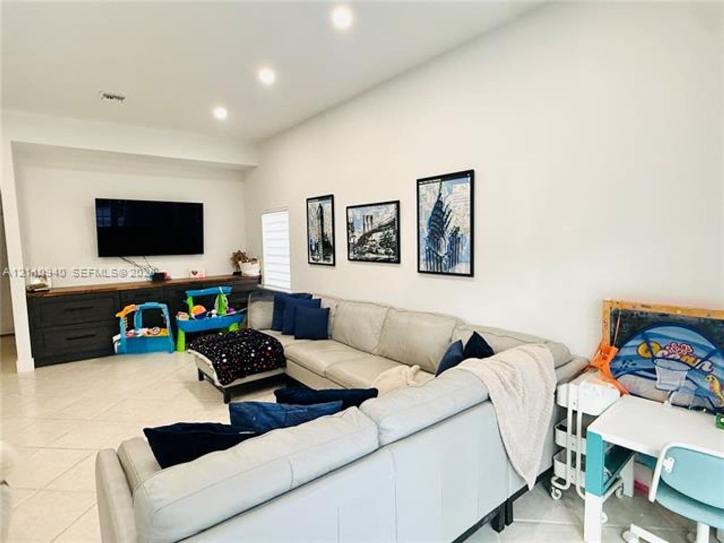 Pembroke Pines House: 18438 NW 9th St # 0