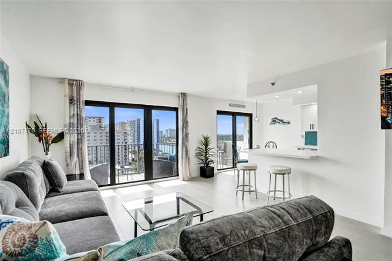 Hollywood Condo: 1201 S Ocean Dr cu-908S