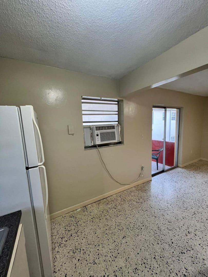 Miami Apartment: 1912 sw 2nd st apt 4