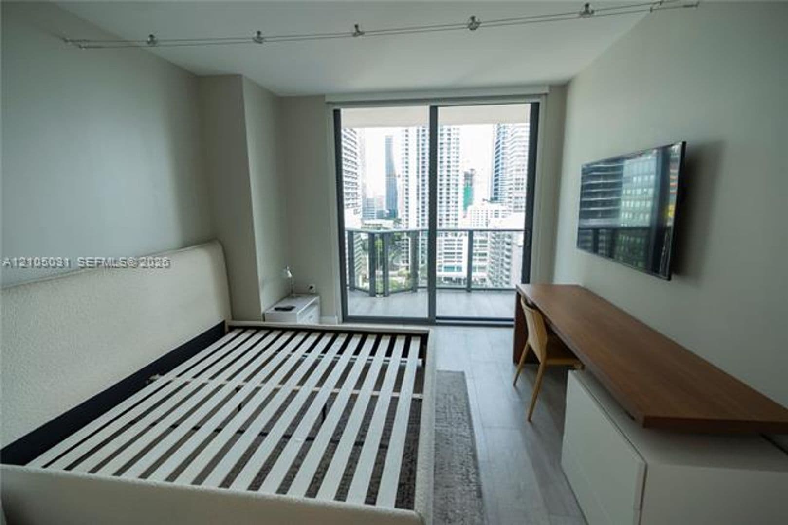 Miami Condo: 45 SW 9th St cu-1705