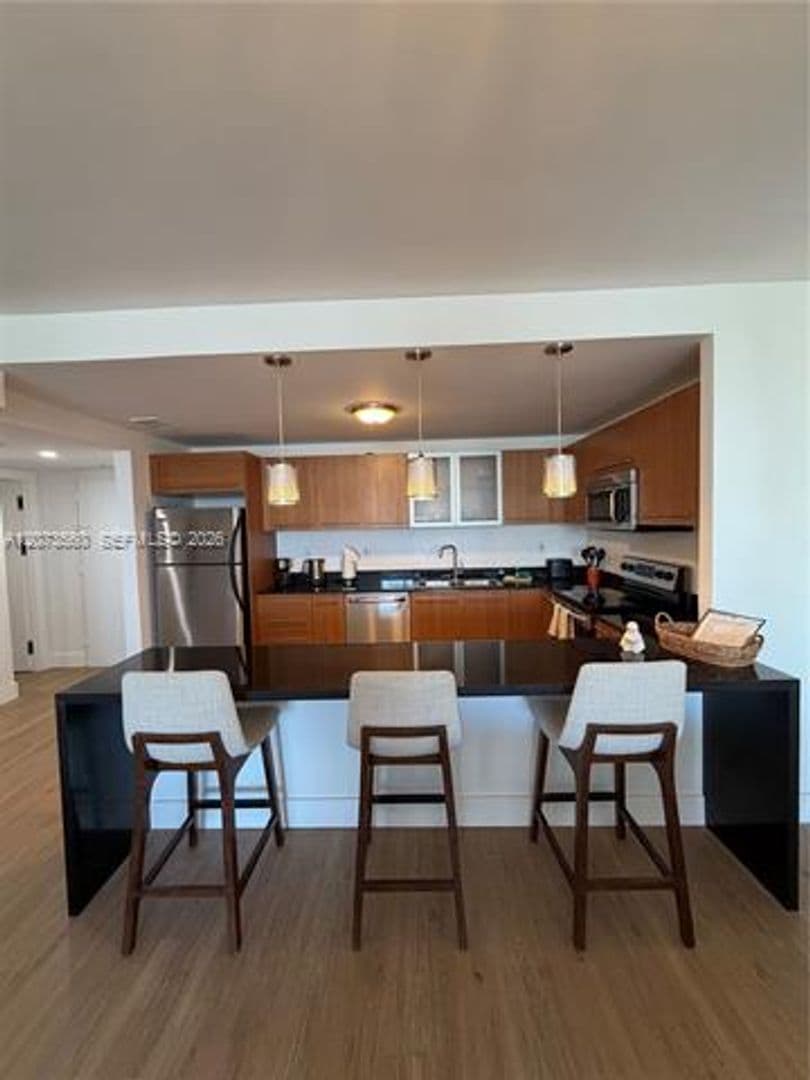 Sunny Isles Beach House: 19370 Collins Ave cu-1120