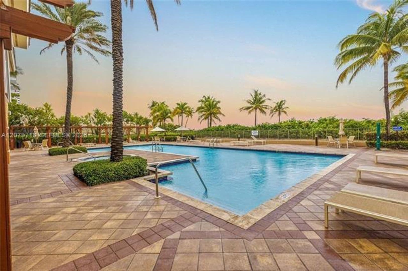 Hallandale Beach Condo: 2080 S Ocean Dr cu-MPH09
