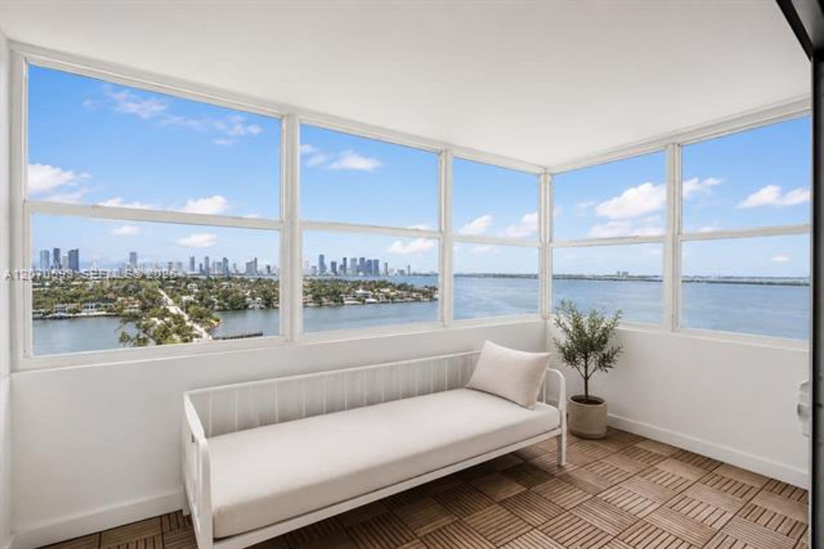 Miami Beach Condo: 3 Island Ave cu-14D