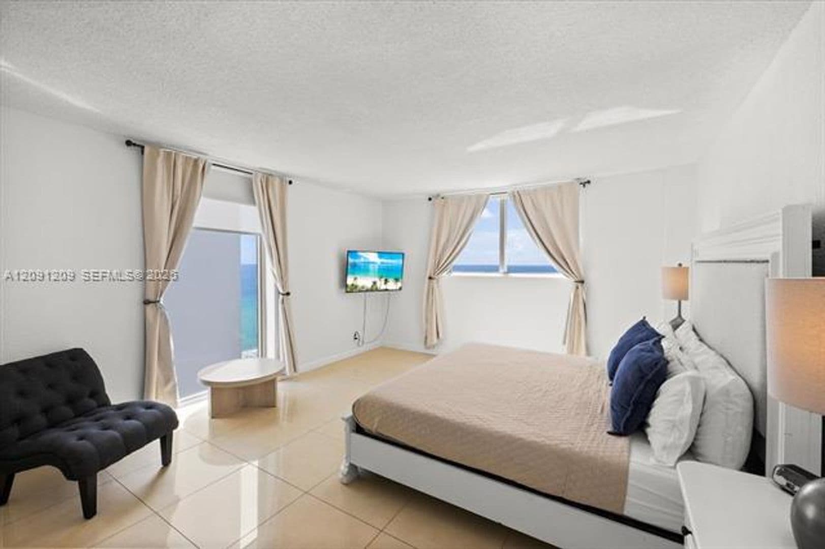 Hollywood Condo: 4001 S Ocean Dr cu-10R