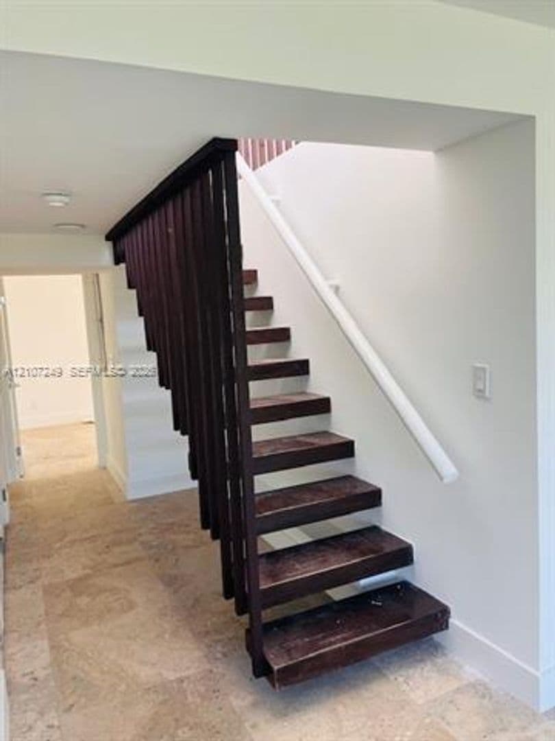 Key Biscayne House: 241 Harbor Dr # 241