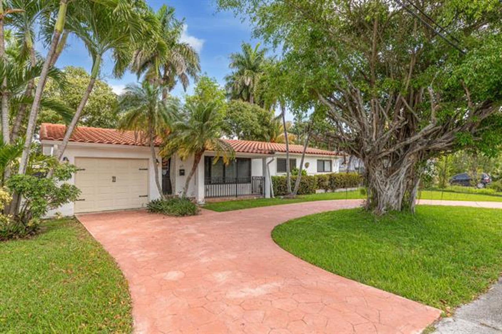 Miami House: 475 NE 113th St # 475