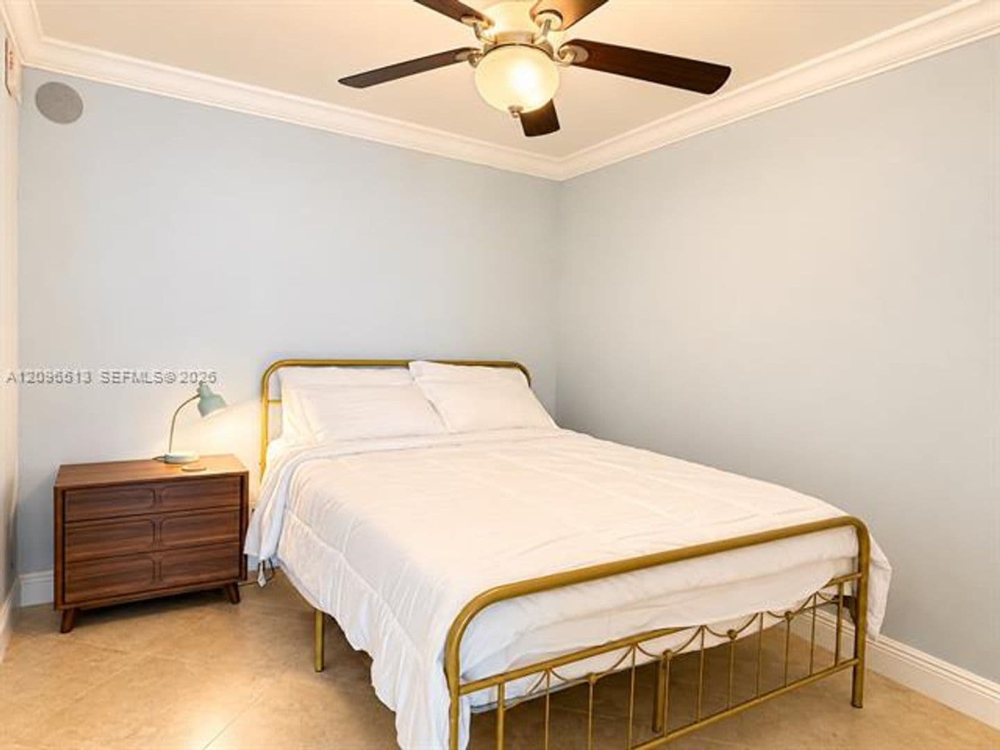 Miami Beach Condo: 2401 Collins Ave cu-1807
