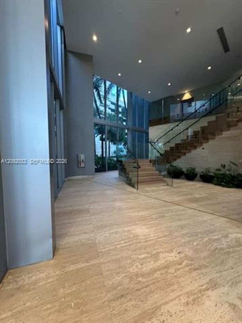 North Miami Beach Condo: 16385 Biscayne Blvd cu-2606