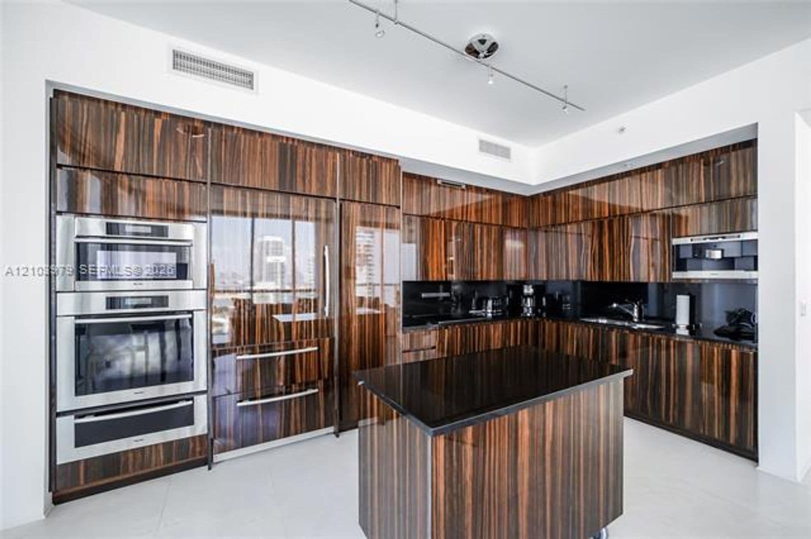 Miami Beach Condo: 50 S Pointe Dr cu-2205