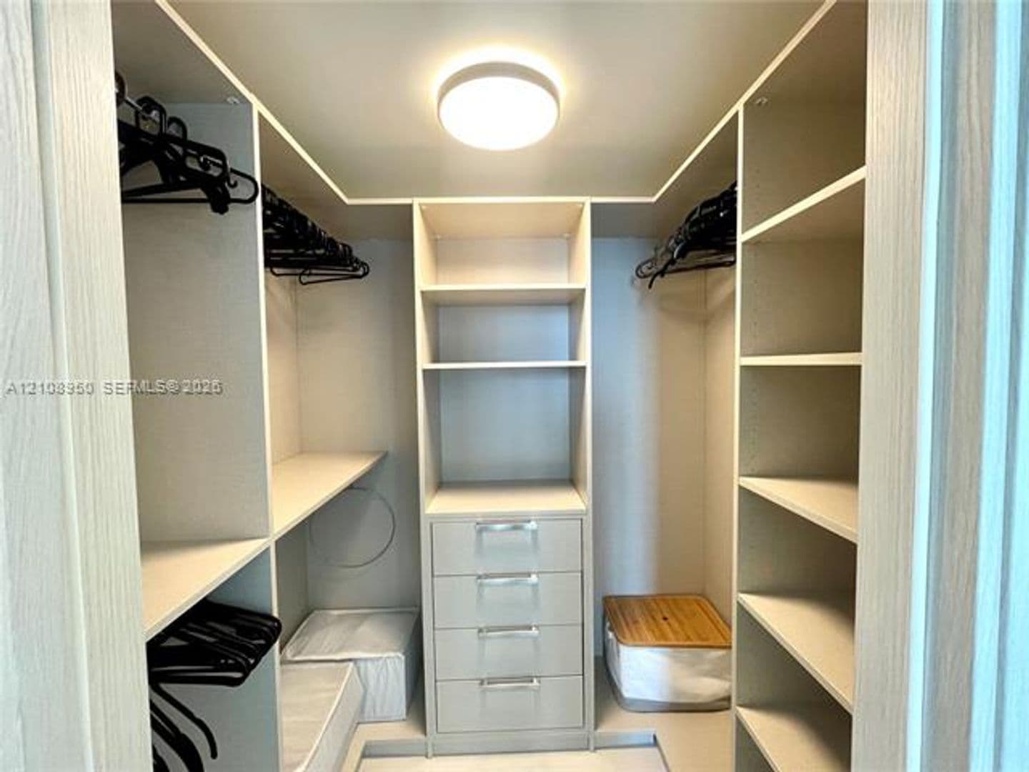 Miami Condo: 1000 Brickell Plz cu-4303