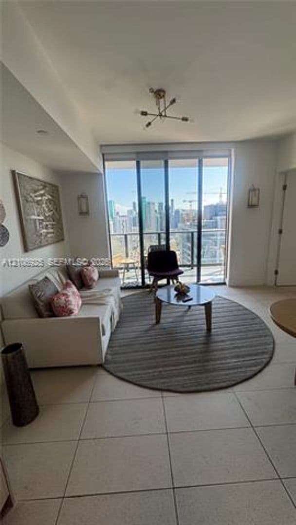 Miami Condo: 159 NE 6 Street cu-3707