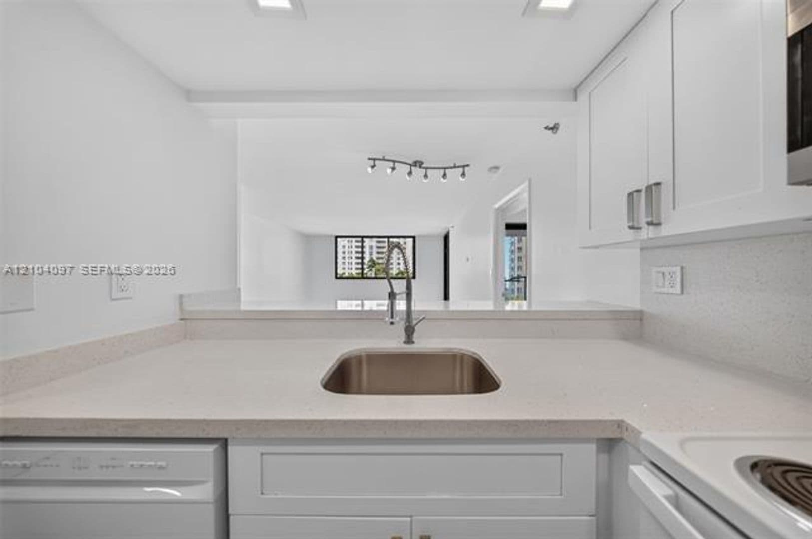Miami Condo: 540 Brickell Key Dr cu-916