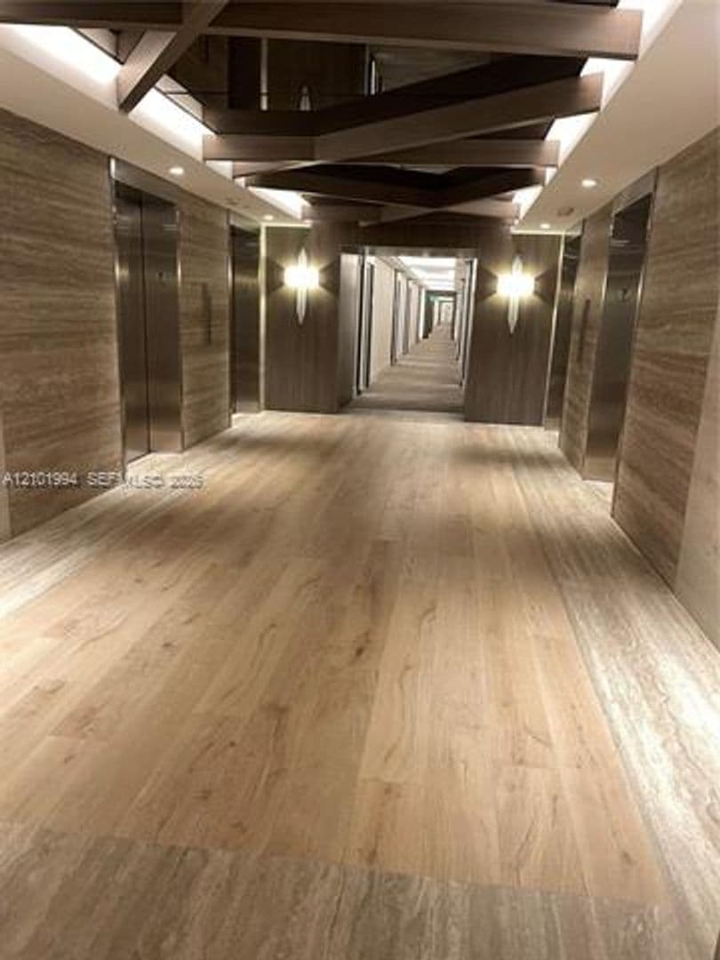 Miami Beach Condo: 2301 Collins Av cu-737