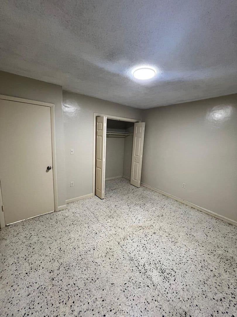 Miami Apartment: 1912 sw 2nd st apt 4