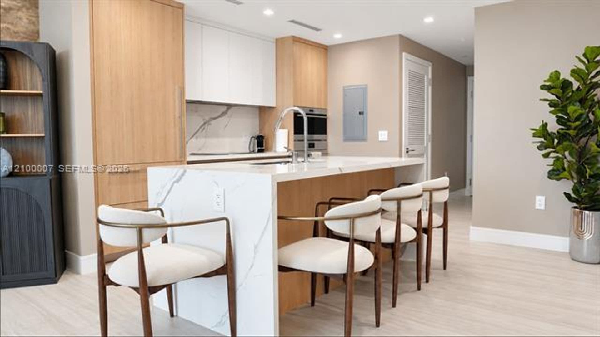 North Miami Condo: 2411 Laguna Cir cu-1410