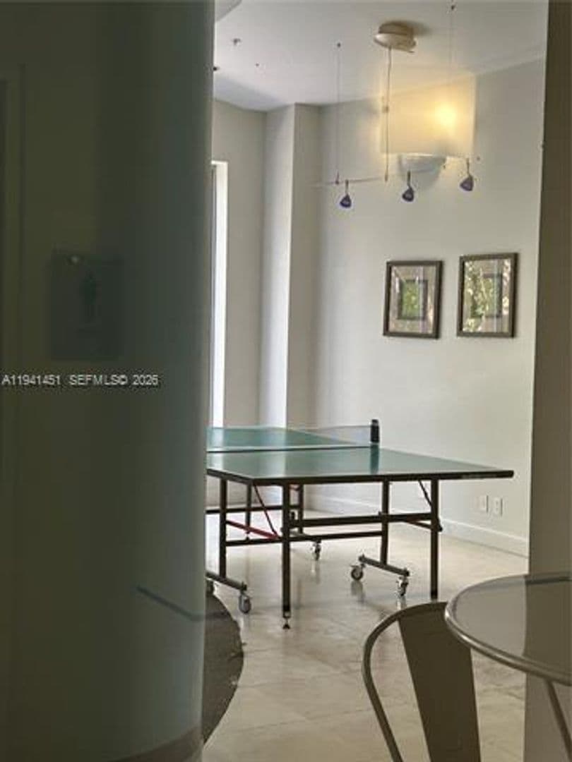 Hollywood Condo: 4001 S Ocean Dr cu-PH11