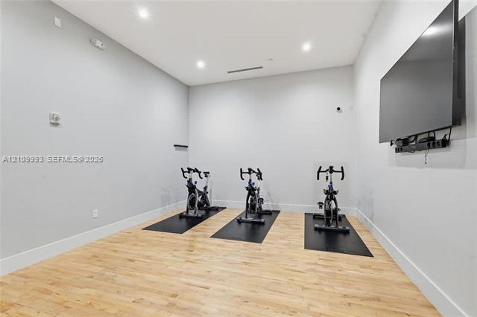 Miami Condo: 801 Brickell Key Blvd cu-808