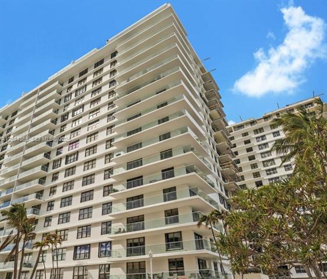 Bal Harbour Condo: 9801 Collins Ave cu-14T