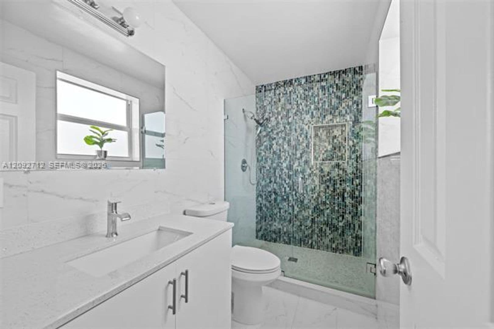 Hollywood House: 2819 Cleveland St # 2819