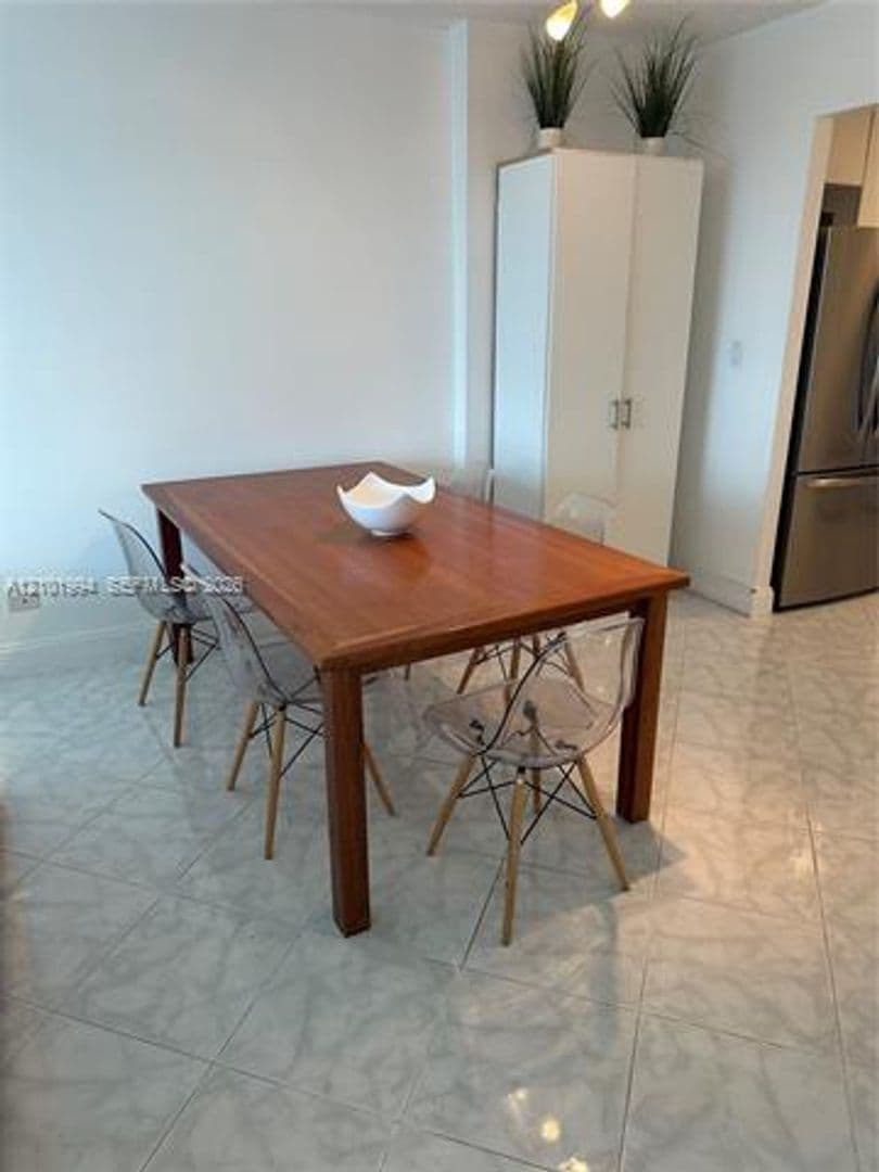 Miami Beach Condo: 2301 Collins Av cu-737