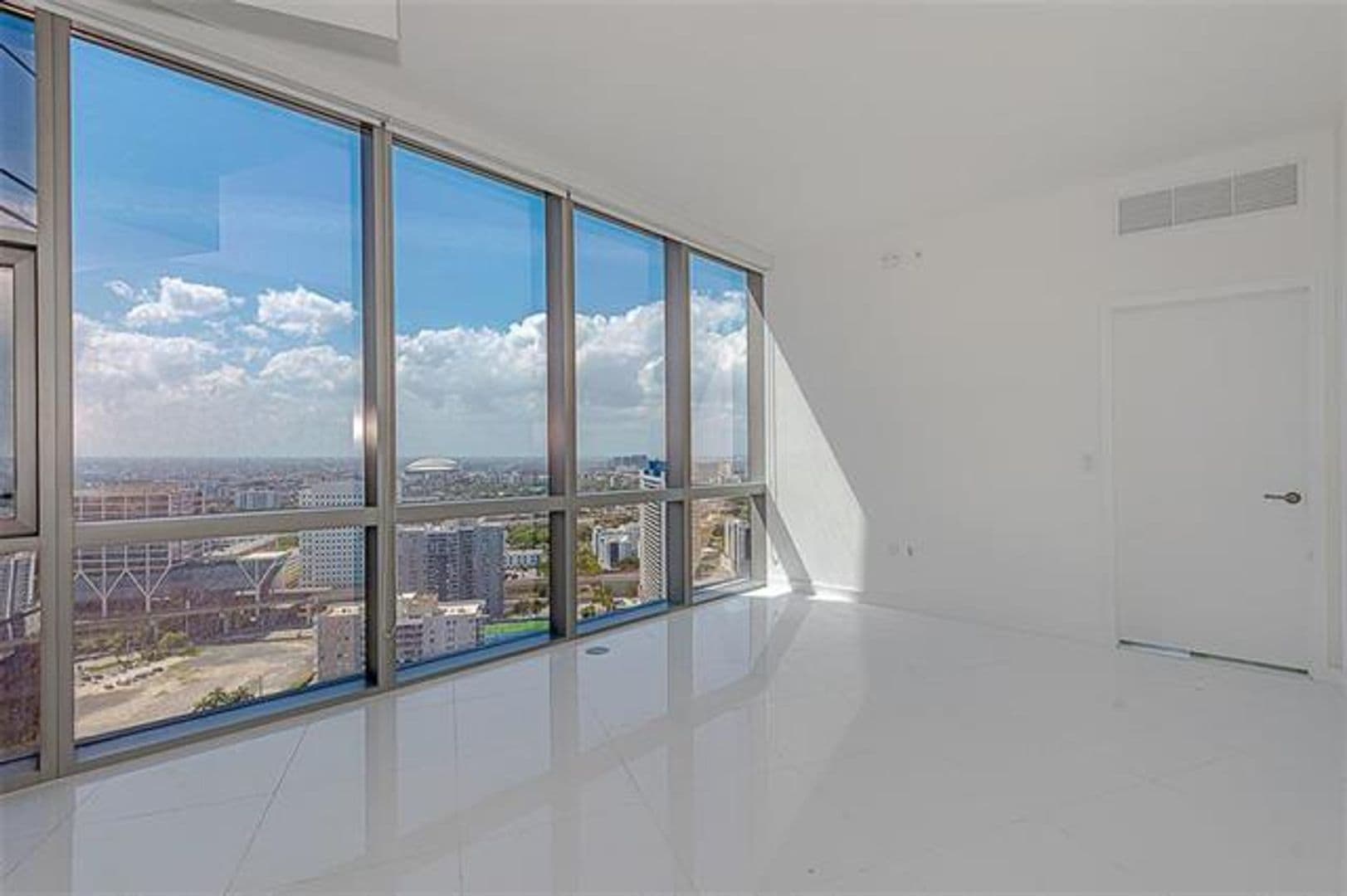 Miami Condo: 851 NE 1st Ave cu-2402