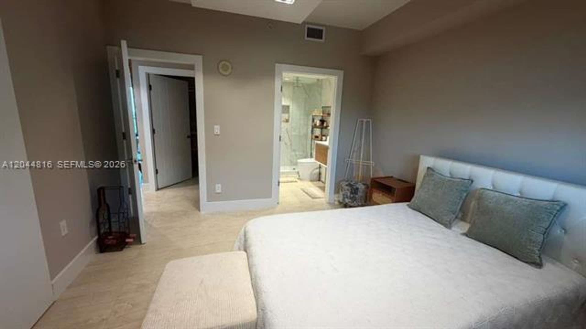Miami Condo: 601 NE 36th St cu-1306