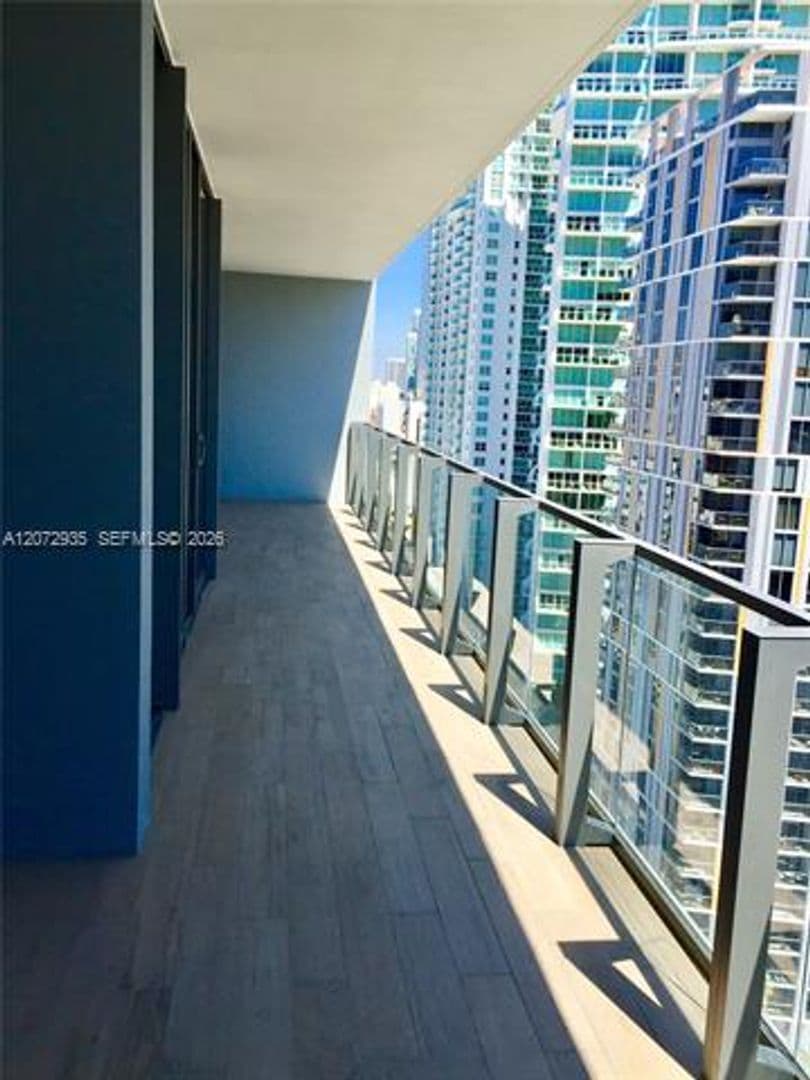 Miami Condo: 68 SE 6th St cu-1207