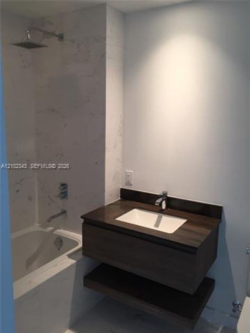 Key Biscayne Condo: 350 Ocean Dr cu-704N