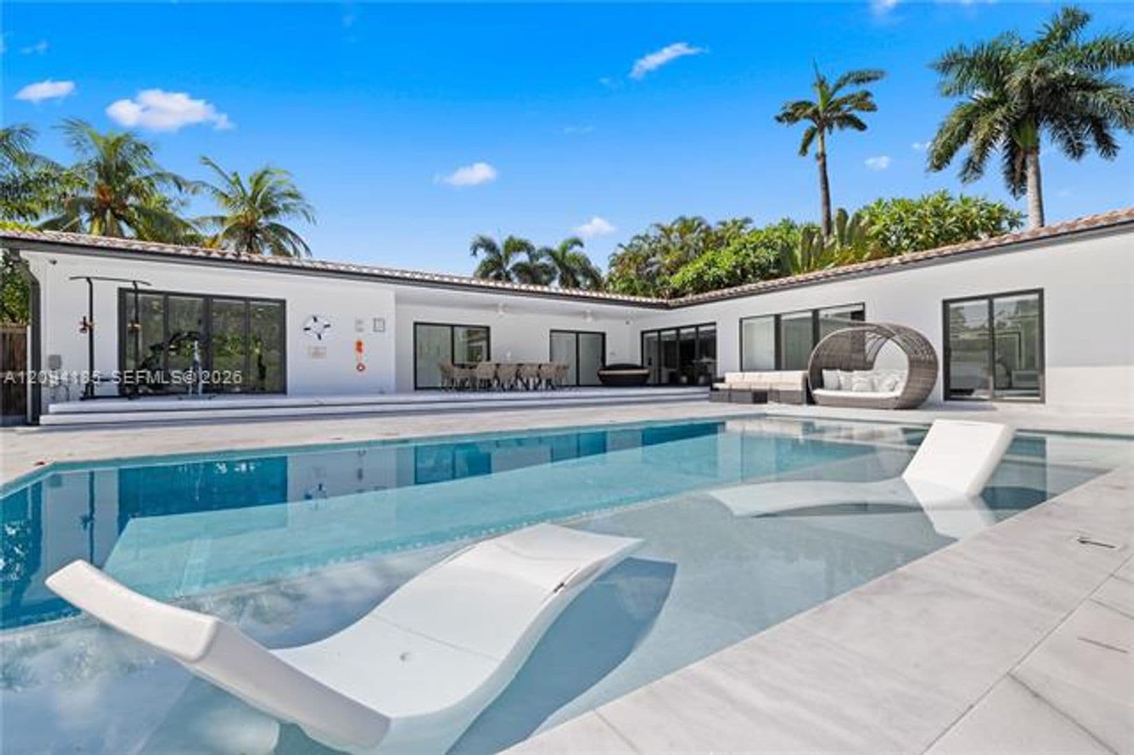Hollywood House: 1117 Adams St # 1117