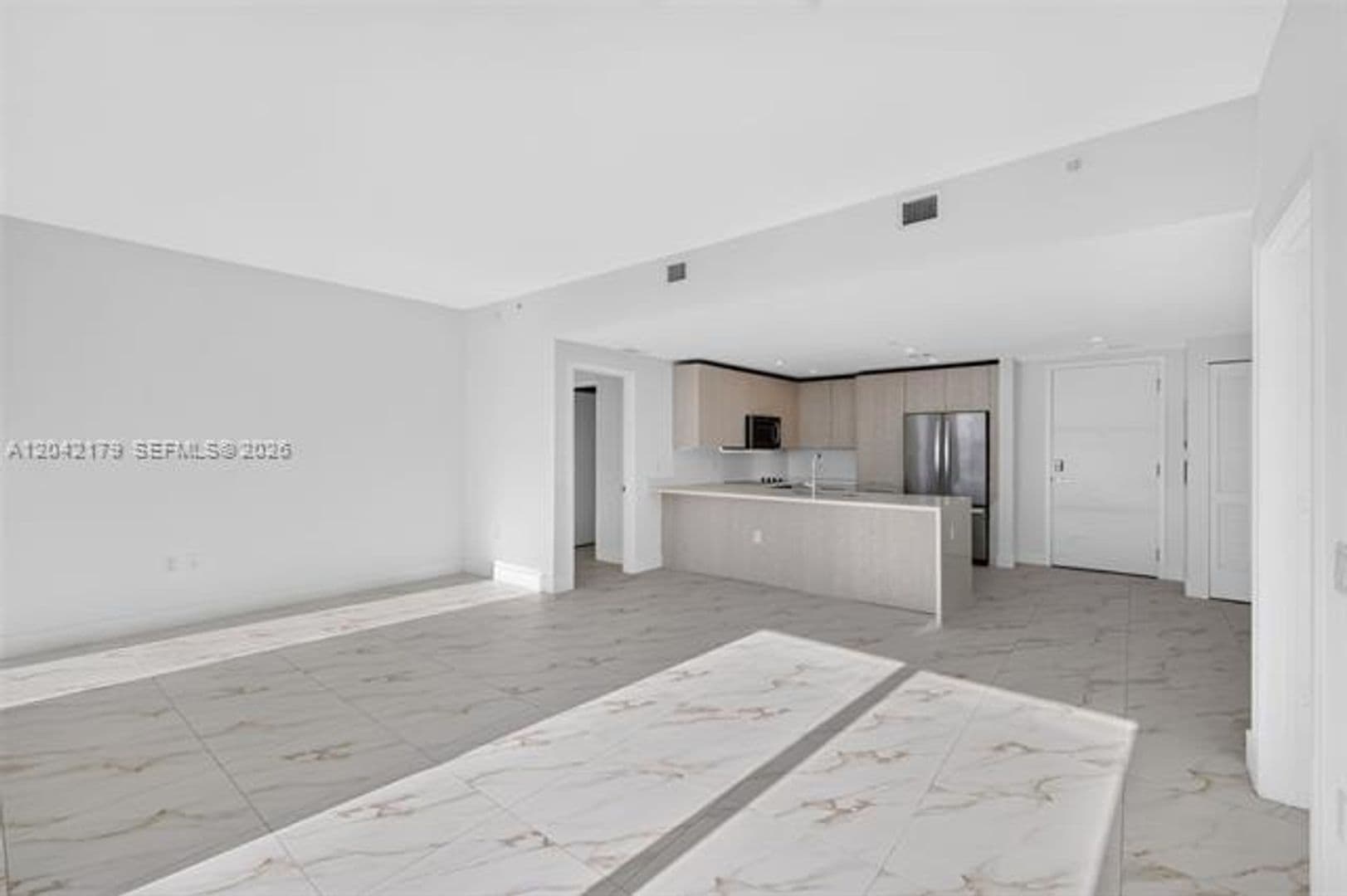 Sunrise Condo: 2000 Metropica Way cu-616