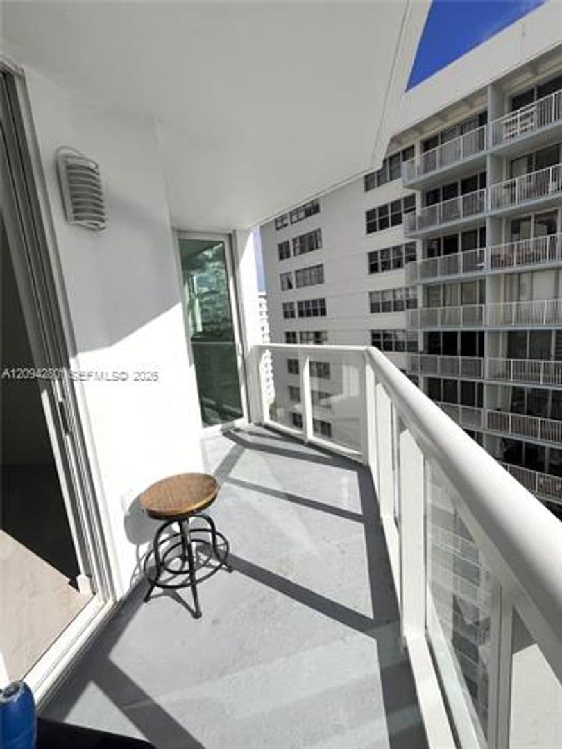Miami Beach Condo: 5880 Collins Ave cu-PH-1